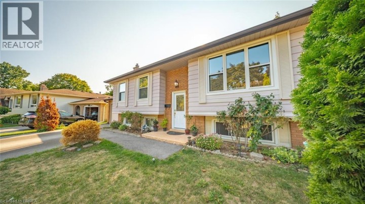 Photo 4 at 14 Melbourne Crescent, Brantford Photo 4 at 14 Melbourne Crescent, Brantford