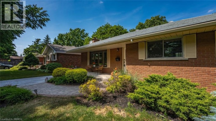 Photo 3 at 75 Pusey Boulevard, Brantford Photo 3 at 75 Pusey Boulevard, Brantford