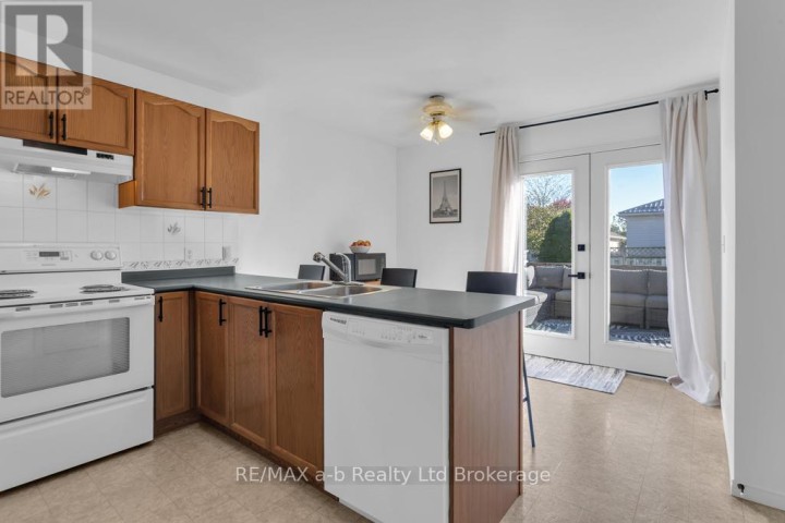 Photo 11 at 32 Magnolia Drive, Tillsonburg Photo 11 at 32 Magnolia Drive, Tillsonburg