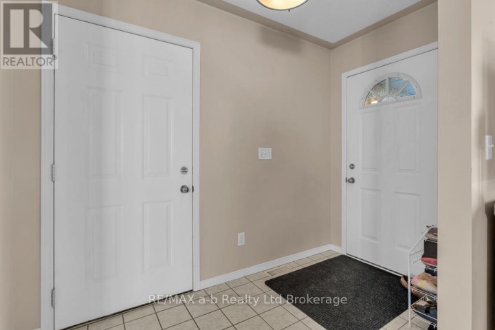 Photo 3 at 32 Magnolia Drive, Tillsonburg Photo 3 at 32 Magnolia Drive, Tillsonburg