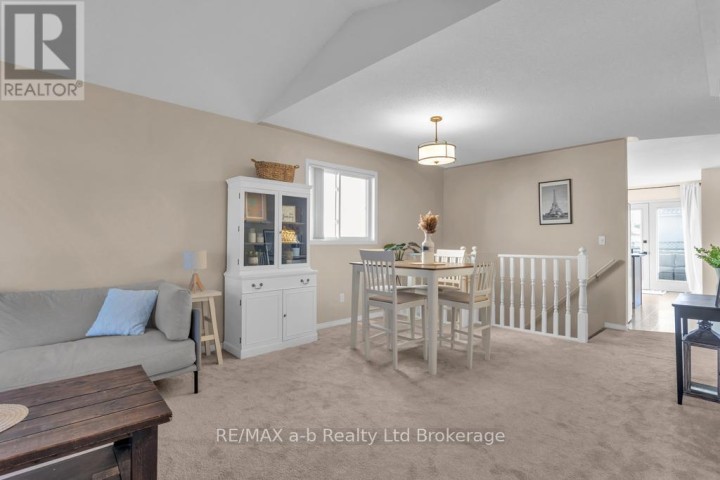 Photo 4 at 32 Magnolia Drive, Tillsonburg Photo 4 at 32 Magnolia Drive, Tillsonburg