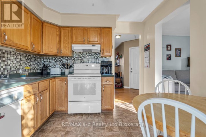 Photo 15 at 13 Southridge Road, Tillsonburg Photo 15 at 13 Southridge Road, Tillsonburg