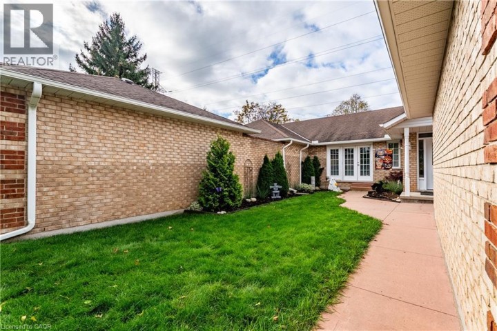 Photo 5 at 75 BEASLEY Crescent 9, Cambridge Photo 5 at 75 BEASLEY Crescent 9, Cambridge